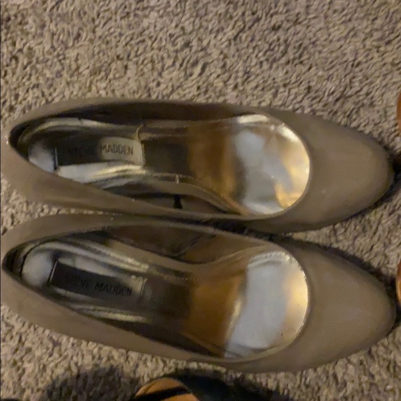 Size 10-11 Women’s with wide fitment. - Picture 9 of 9